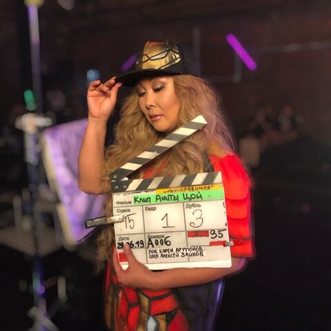 Автор идеи и режиссер комедии "Неисправимая" Анита Цой