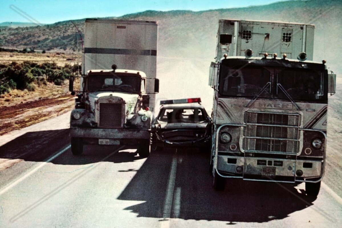 Режиссёр - Сэм Пекинпа, год-1978.