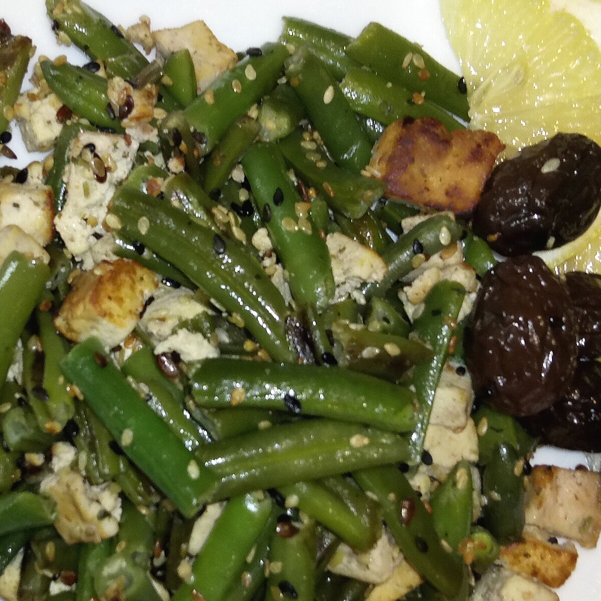 Зеленая фасоль очень хорошо сочетается со многими продуктами. Сегодня хочу поделиться своим рецептом фасоль с тофу.