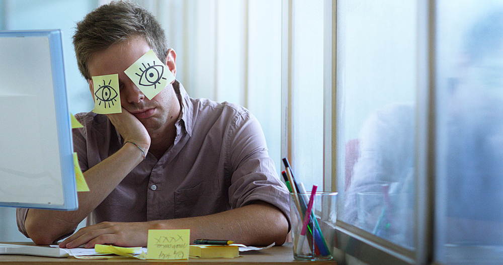 Человек-сурок работает