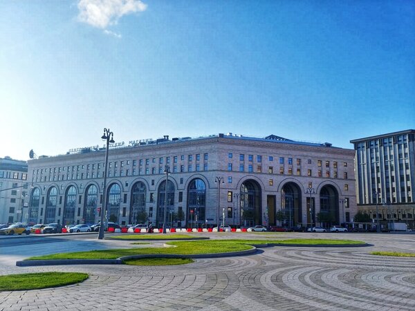 Петербург и Москва глазами коренных жителей