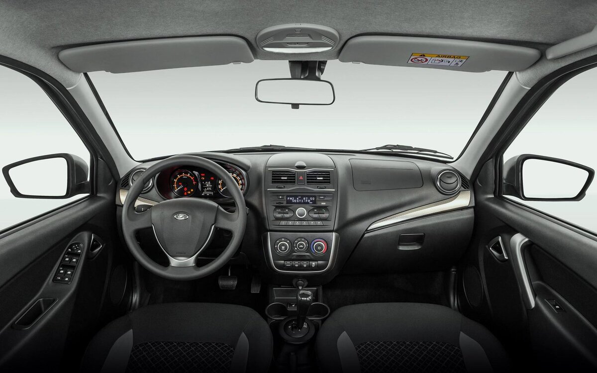 Вид на приборную панель Lada Granta FL