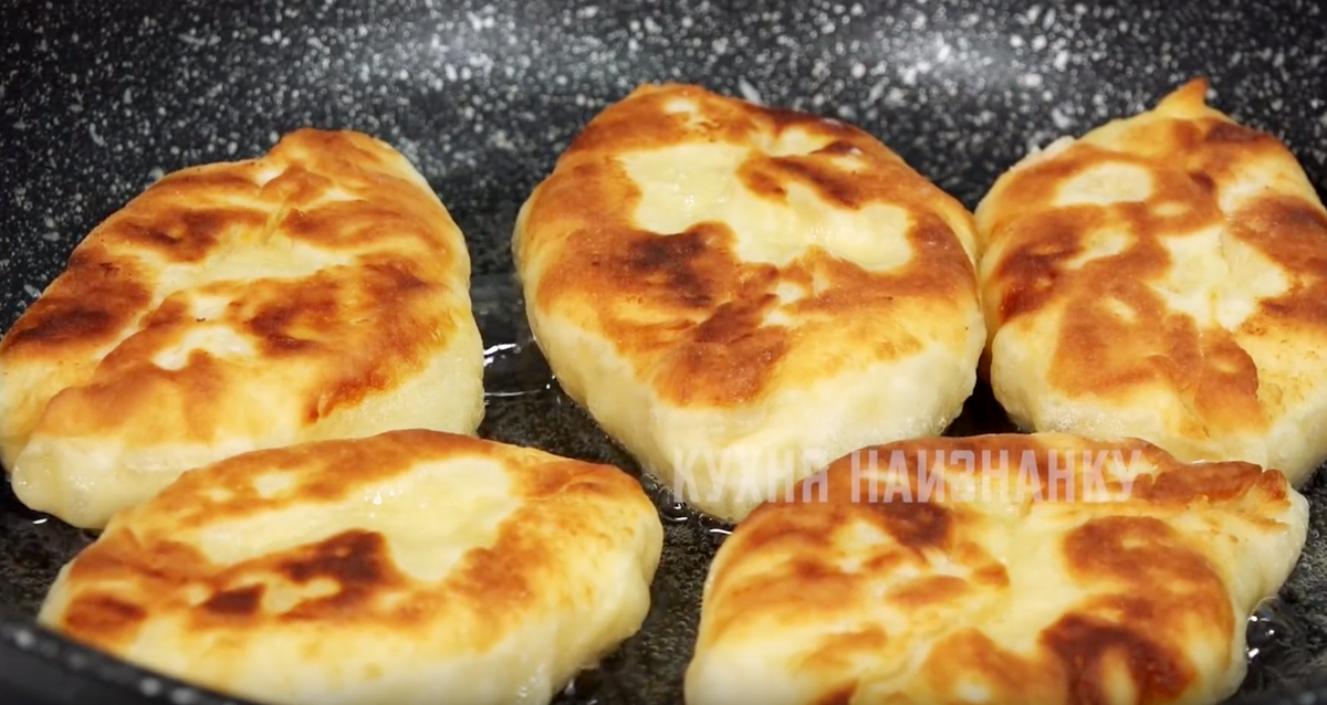 Тесто на кефире: небольшой секрет, чтобы пирожки были пышными, как ...