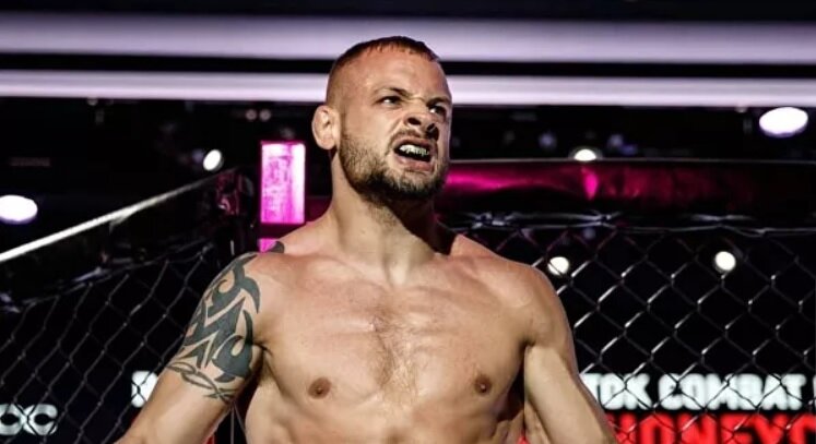 Крис Ханикатт