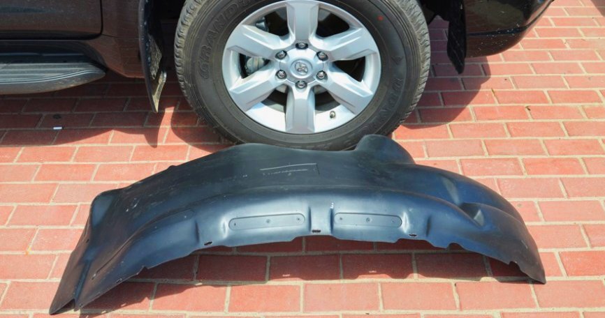 а это пластиковый подкрылок