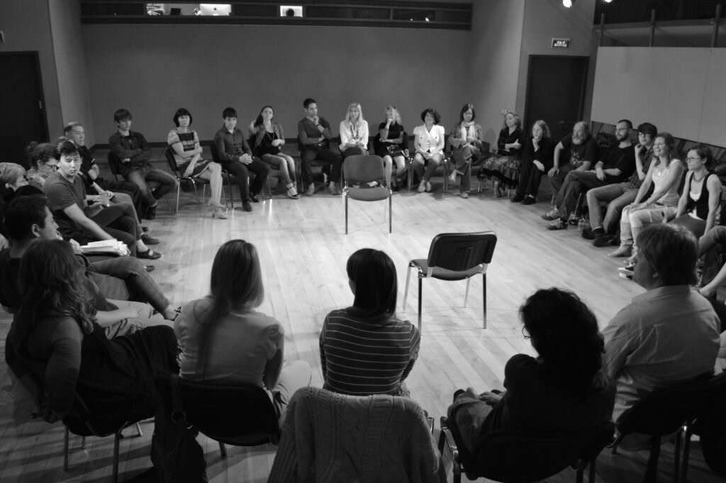 "Клуб анонимных доверастов", пикт не в цвете. Картинка из интернета.