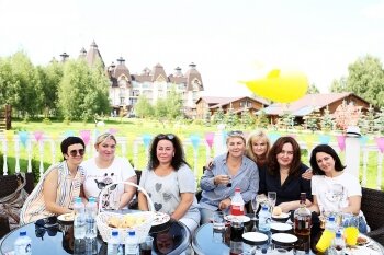 Уже неотъемлемая часть программы — творческий тимбилдинг. Вокруг света за одно лето — путешествие по странам мира. Проехать по горным дорогам на велосипеде — не проблема!