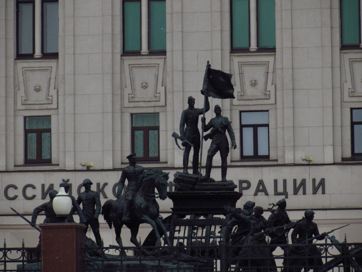 памятник офицерам на фрунзенской набережной