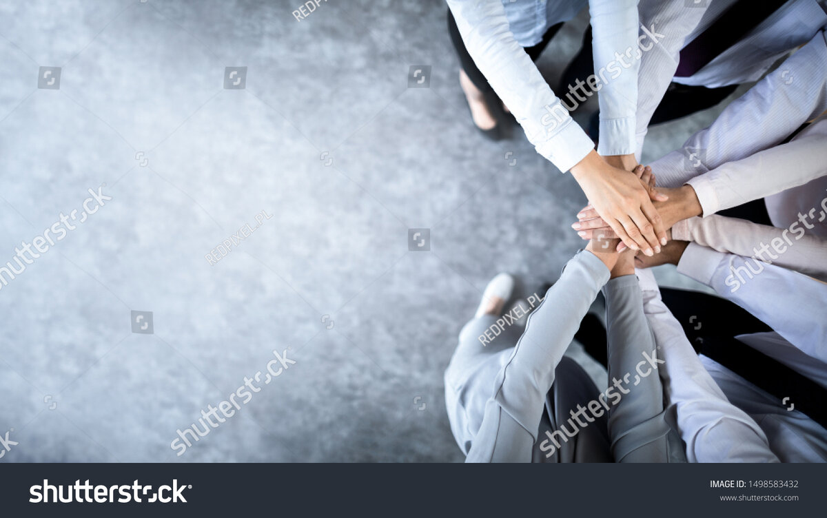 https://www.shutterstock.com/ru/image-photo/close-top-view-young-business-people-1498583432?src=UQkzec6SqiKoGADfFoK6uA-1-10