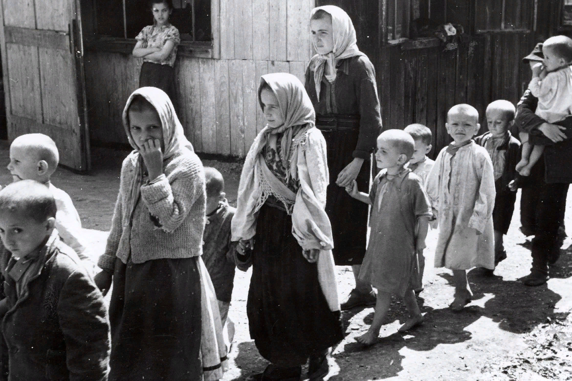 https://www.icrc.org/sites/default/files/styles/document_photo_gallery_detail_file/public/document/image_list/150-y-children-04-hist-0316_0.jpg?itok=xHLe3RNl