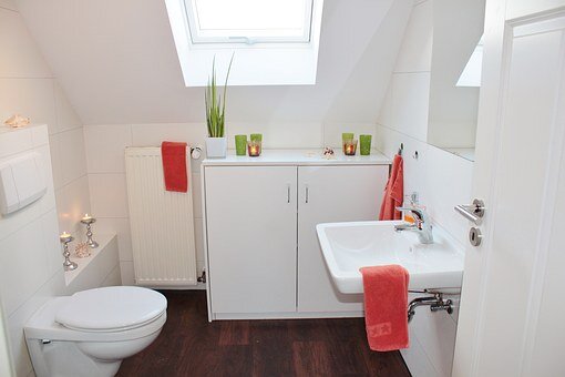 https://cdn.pixabay.com/photo/2016/02/29/11/41/bathroom-1228427__340.jpg