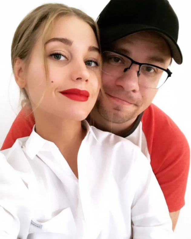 Яндкес.Картинки Гарик Харламов и Кристина Асмус