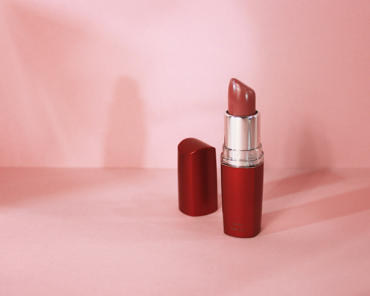 Maybelline new york увлажняющая hydra extreme помада матовая. Maybelline new york "hydra mattes" тон 945. помада для губ hydra matte. помада для губ hydra matte. Maybelline new york hydra extreme matte.