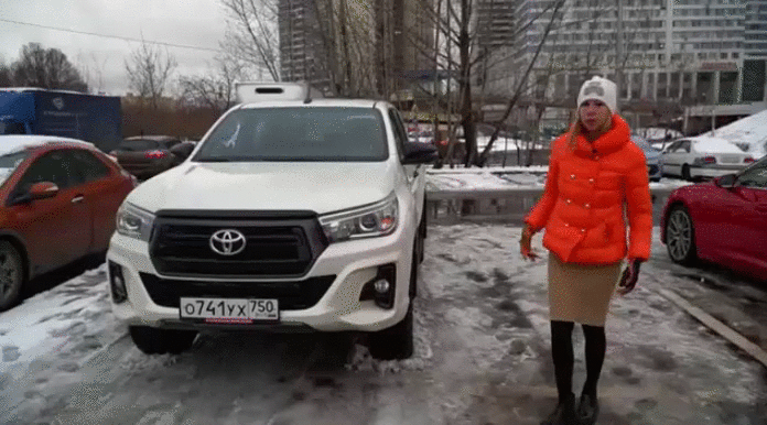 Лиса Рулит. Обзор Toyota Hilux