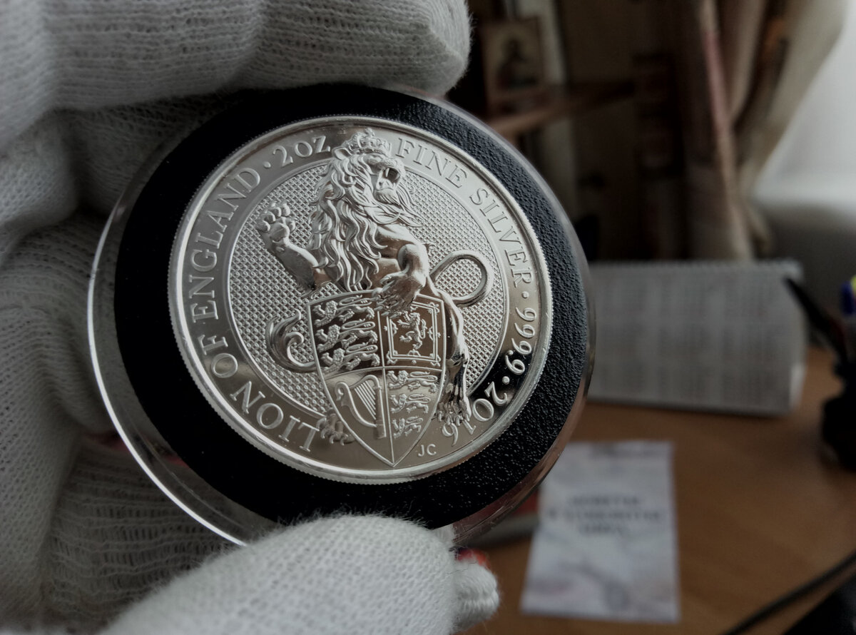 Тот самый Лев. Фото и монета автора.