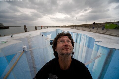 Иллюстрация m24.ru. Эдгар Мюллер  при создании ледника. Ирландия.