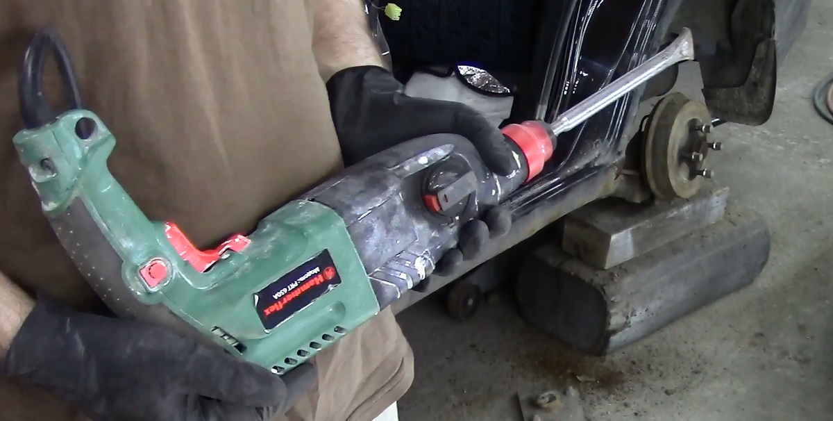 Перфоратор Hammer надёжный китаец служит верой и правдой больше 5 лет.