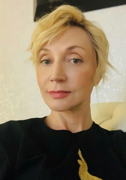 Поклонники советуют артистке сменить имидж.