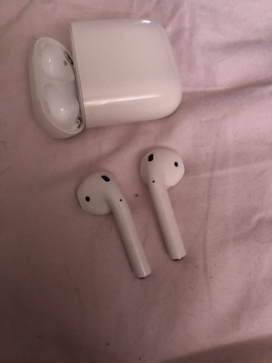 Наушники без проводов, не путаются и не мешаются