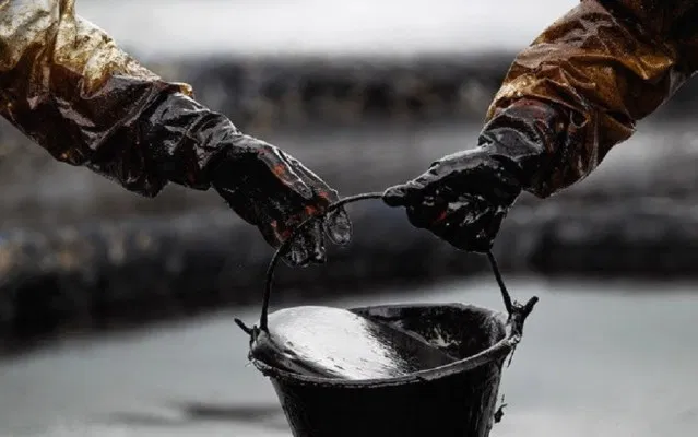 Кому нефти почти задаром?