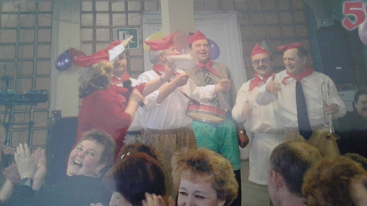 Пенсионер -всем ребятам пример! 