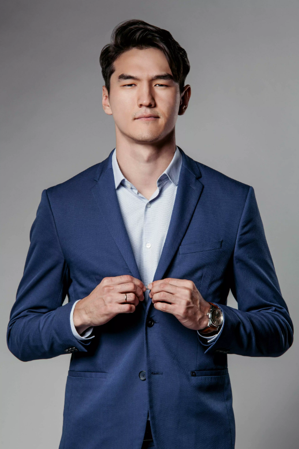 А вот так Нурлан выглядит сейчас