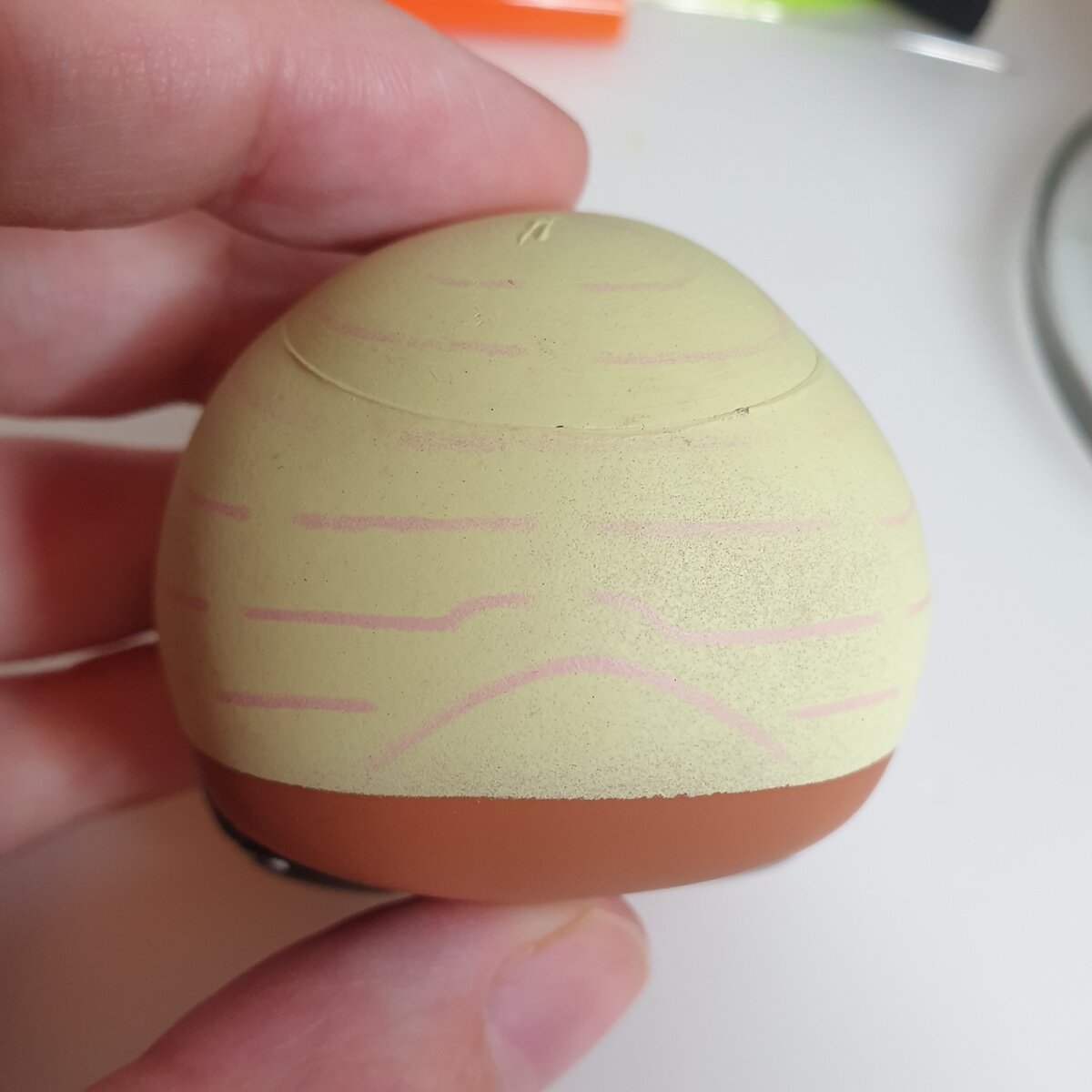 У самой куклы должна была быть челка и естественно для неё нанесена разметка, которой я и воспользовалась. 