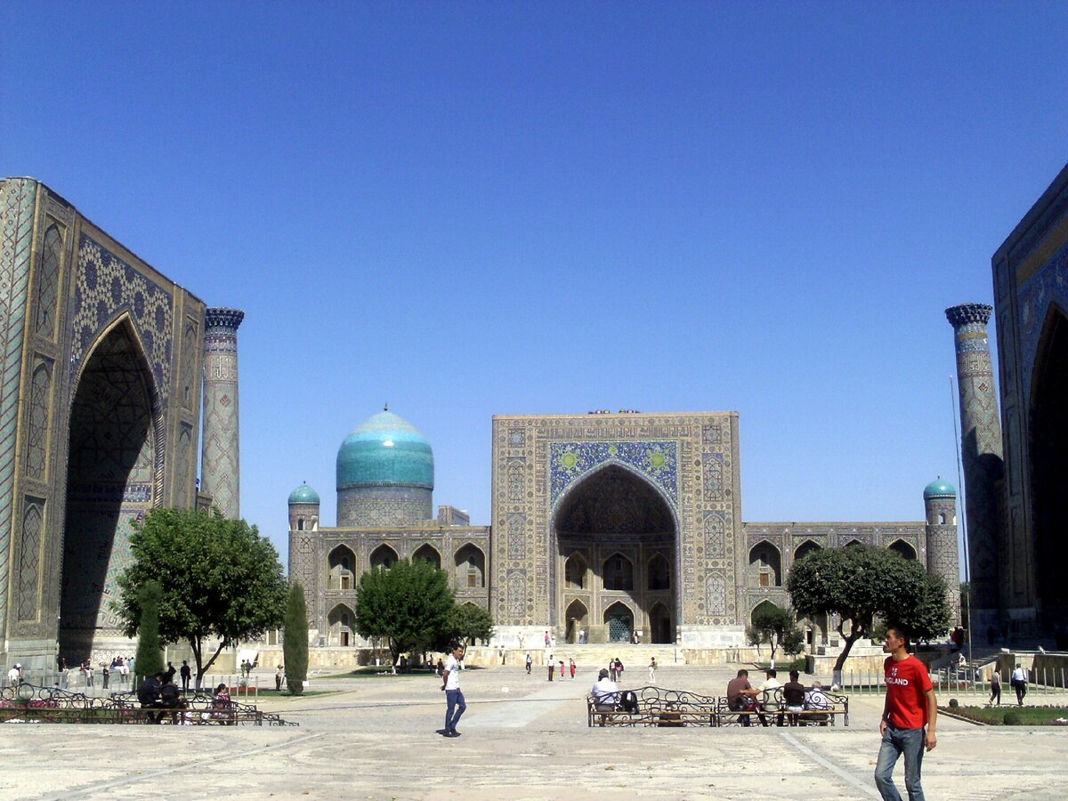 Площадь Регистан в Самарканде