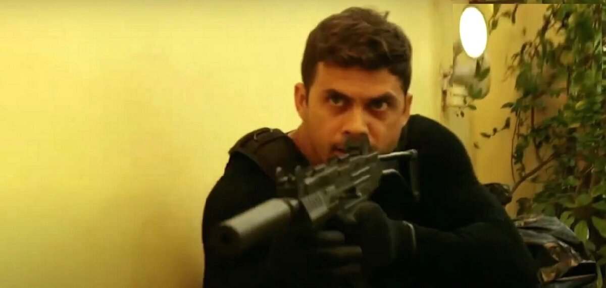 Да-да, мы уже давно поняли, что сегодня в Мексике полицейского от боевика картеля можно отличить только по документам. 