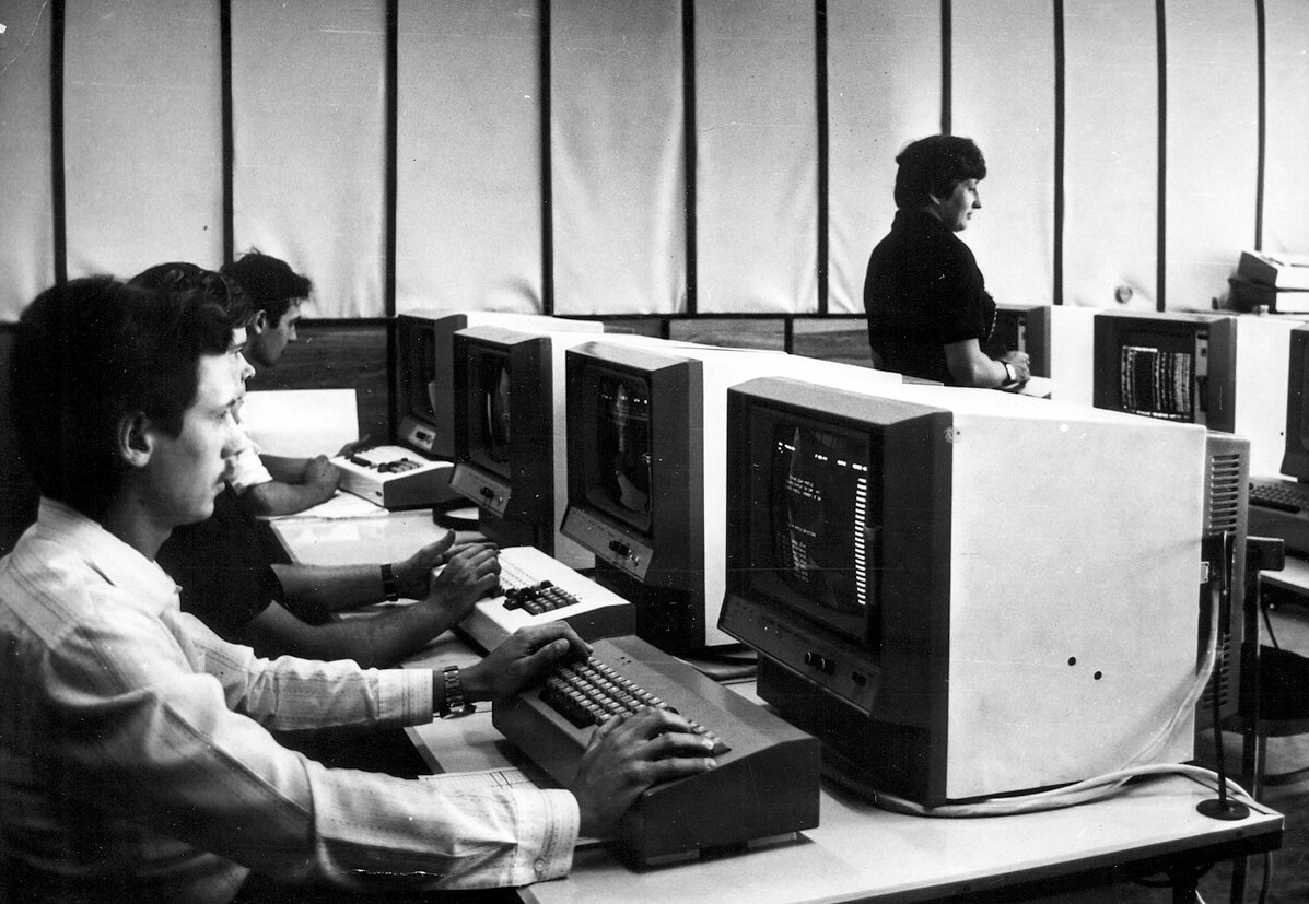 Ас эвм. ЭВМ СССР 70х. ЭВМ «Elliot-803». IBM 701 ЭВМ. ЭВМ ДВК-1.