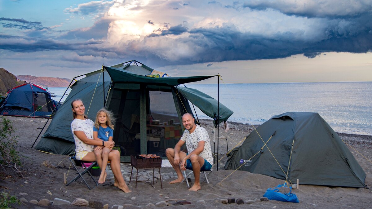 Яровое отдых дикарями. Кемпинг в Крыму у моря. Отдых дикарями. Кемпинг в Крыму с палатками. На море дикарями.