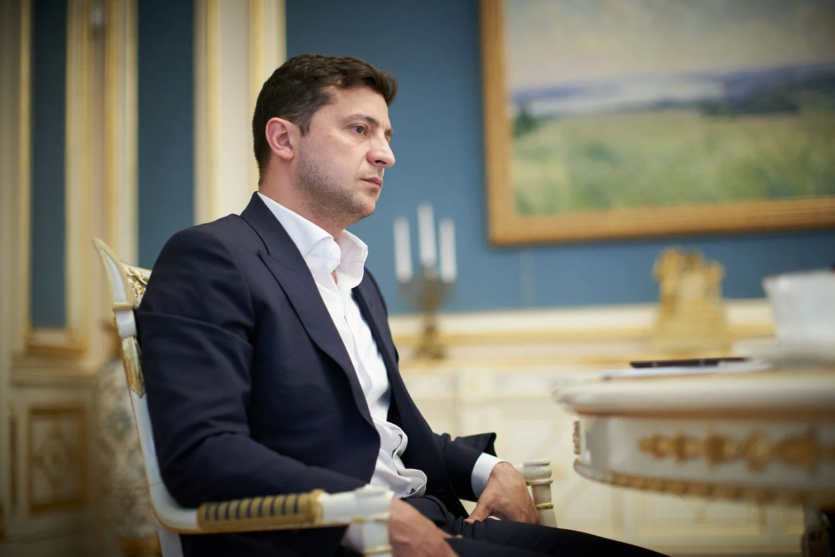 Президент Украины Владимир Зеленский заявил, что "нормандскому формату" не хватает диалога с Владимиром Путиным