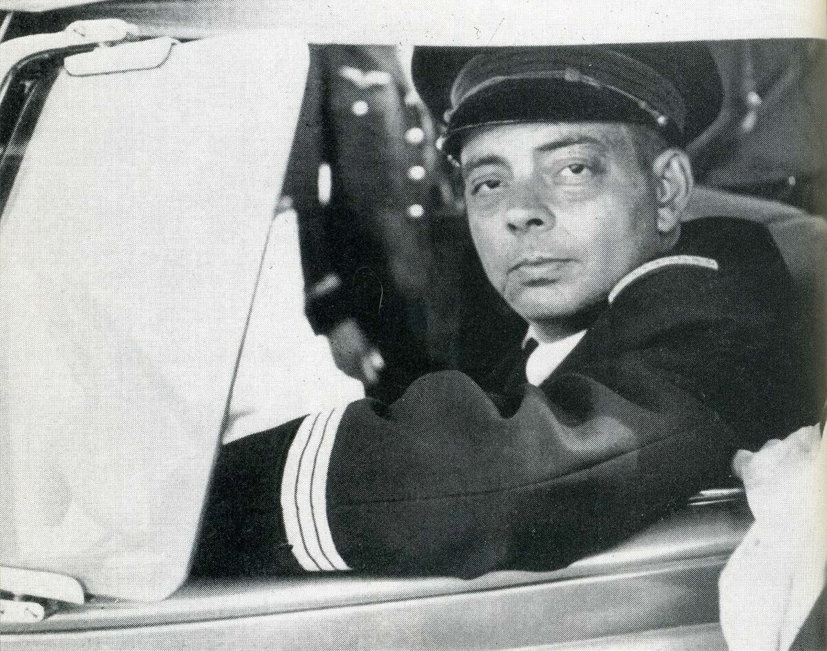 Любить - это означает смотреть не друг на друга, а вместе, в одном направлении. Антуан де Сент-Экзюпери