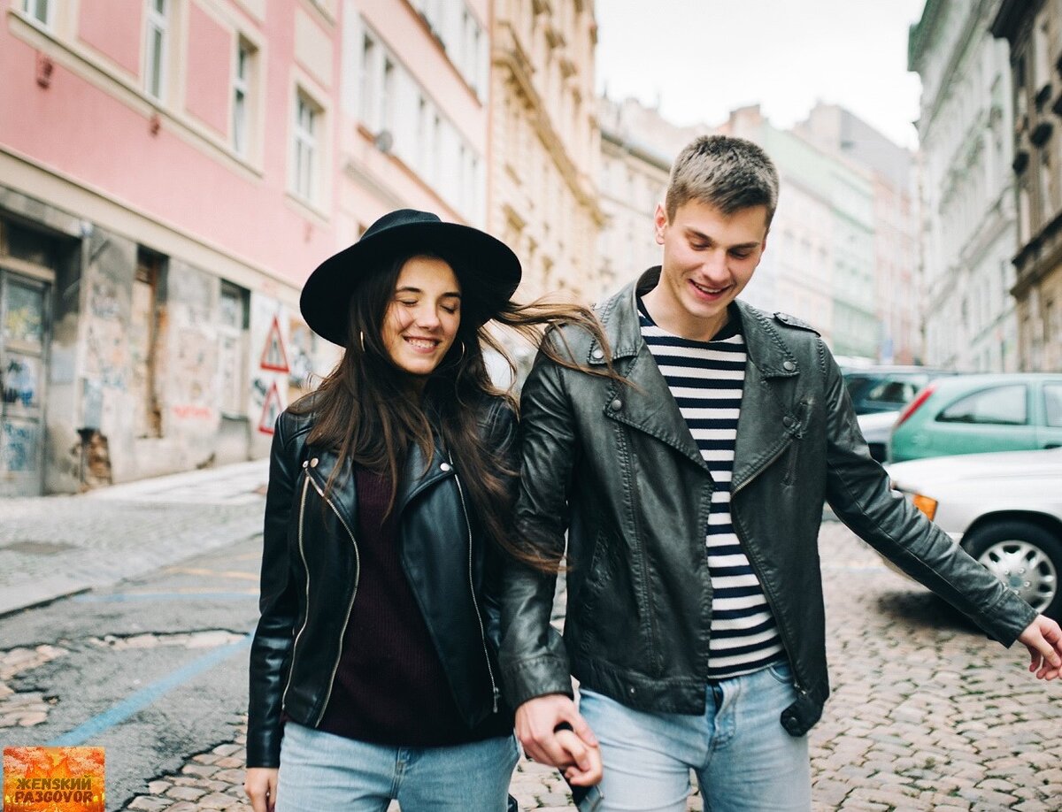 Лав стори одежда. Фотосессия в кожаных куртках лав стори. Лав стори фотосессия. Love story в кожанках. Фотосессия лавстори в городе.