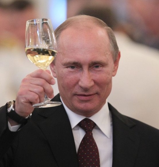 Поднимаем бокал в один день...