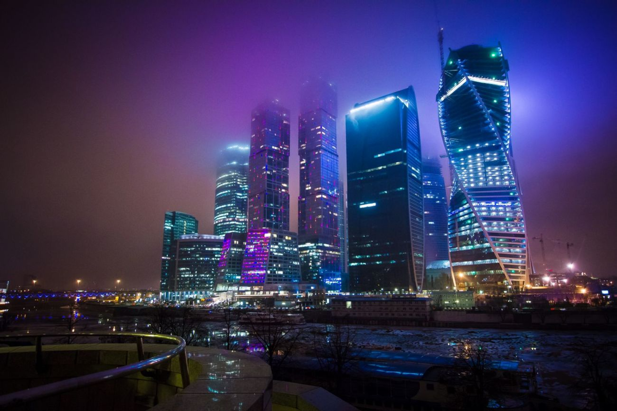 Москва сити фото зданий ночью