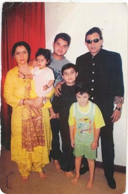 Митхун Чакраборти с женой и детьми