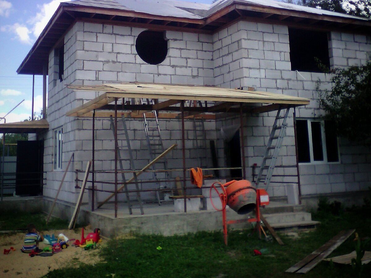 Строю летнюю веранду, которая на одном фундаменте вместе с домом