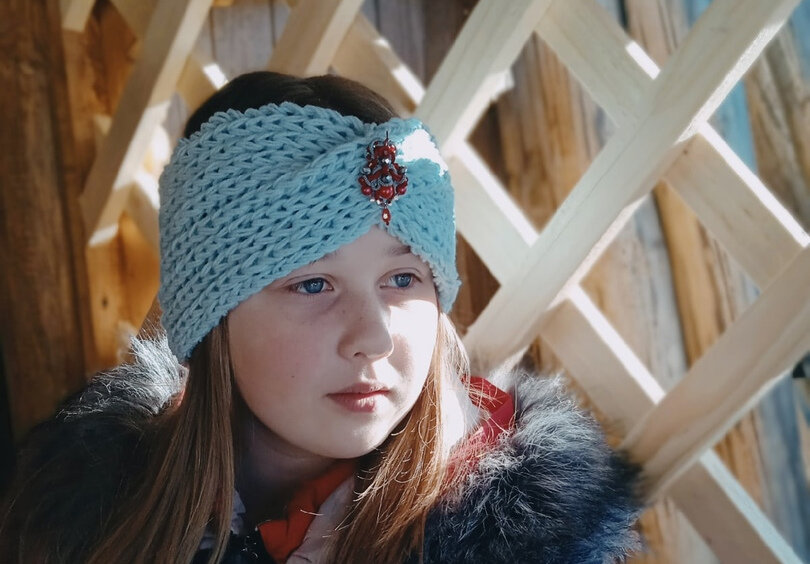 Вязаная спицами чалма