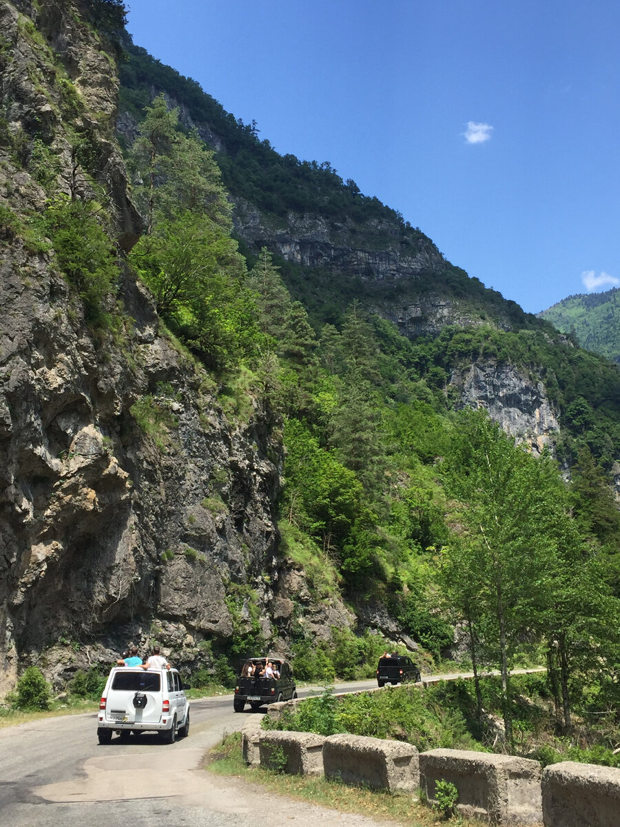 Дорога к озеру Рица, джиппинг