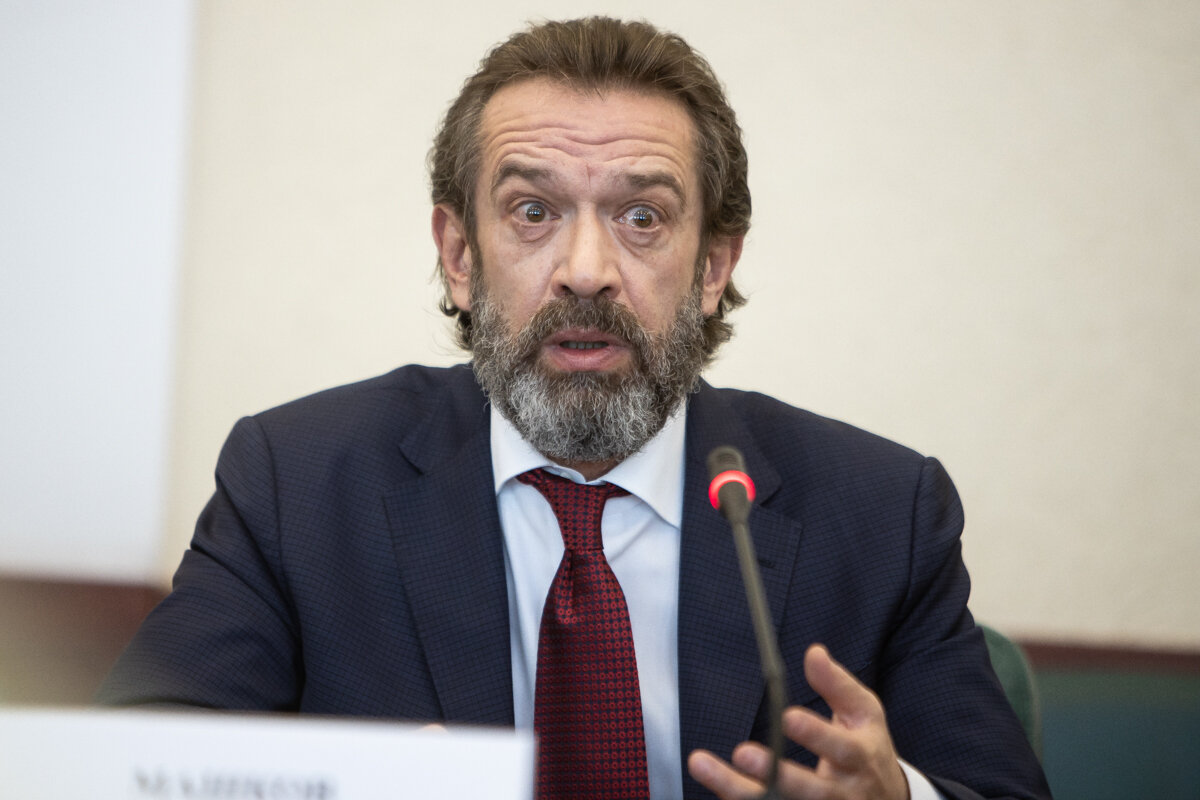 Пресс-конференция Владимира Машкова в Калининграде 26 апреля 2019 года. Артист показал участникам различные эмоции. Лицензия: CC BY-SA 4.0
Автор: Александр Подгорчук. Источник: wikimedia.org/wiki/Владимир_Машков