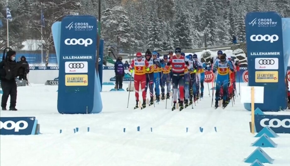 Старт гонки. У наших номера 2 и 15, у норвежцев 1 и 18