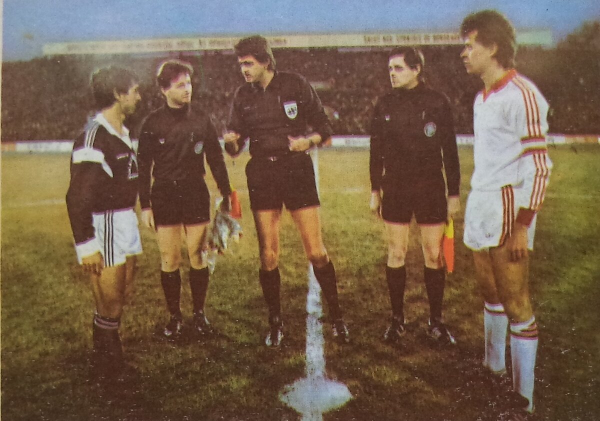 Начало матча первого раунда Кубка Уефа, между Днепром и Бордо