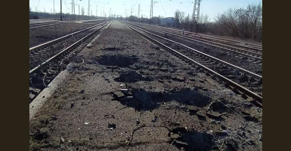 Железная дорога уходит вдаль.  фото: картинки  яндекса.