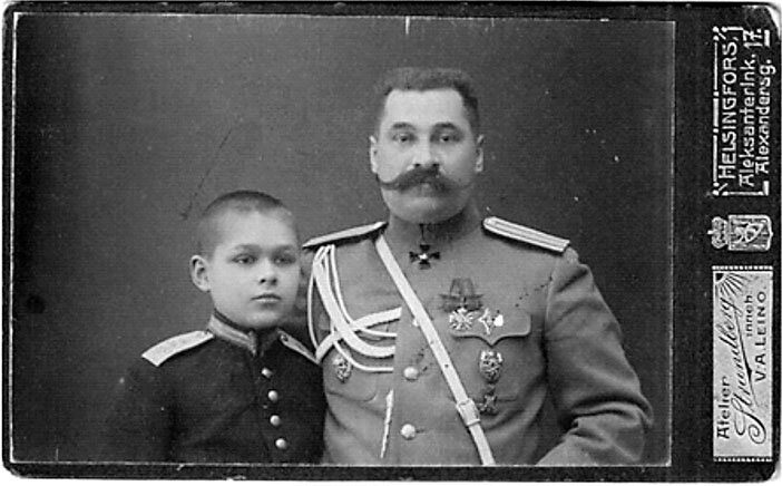 Фотография из открытых источников. Николай с отцом.