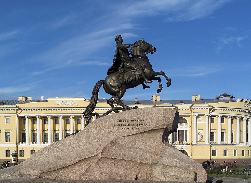Монумент Петра Великого («Медный всадник»). Скульптор — Этьен Фальконе © Andrew Shiva, CC BY-SA 3.0, Wikimedia Commons