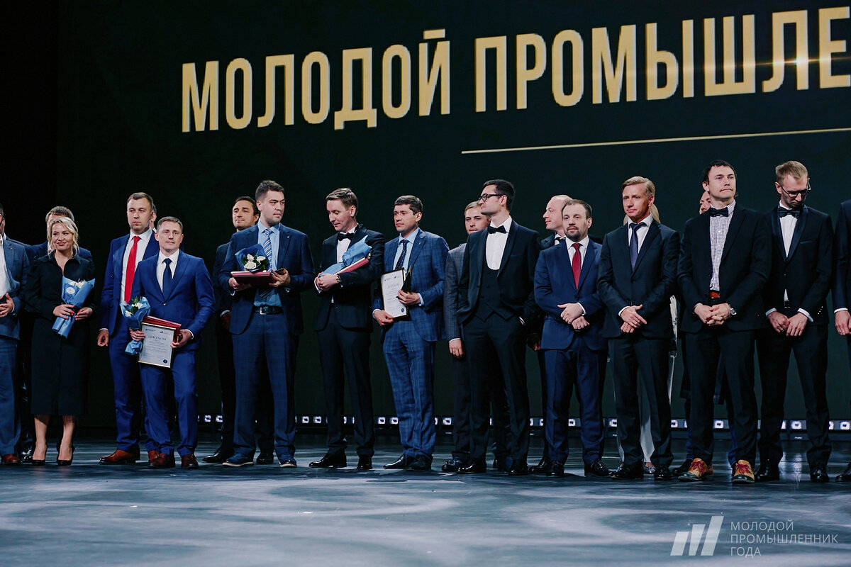 5 июля на Международной промышленной выставке «ИННОПРОМ» в Екатеринбурге впервые состоялась церемония вручения Премии «Молодой промышленник года». Премия учреждена Клубом молодых промышленников при поддержке Министерства промышленности и торговли Российской Федерации. ТОП-100 номинантов вместе вышли на сцену главного зала Конгресс-центра. Среди них были названы имена десяти победителей, в число которых вошел генеральный директор ООО «Барнаульский завод АТИ» Артем Шамков, занявший 8 место. На конкурс поступило более 400 заявок из всех 85 регионов страны. На первом этапе 100 лучших участников определила экспертная комиссия из РАНХиГС. На следующем этапе работало жюри из 20 крупнейших экспертов в промышленности.