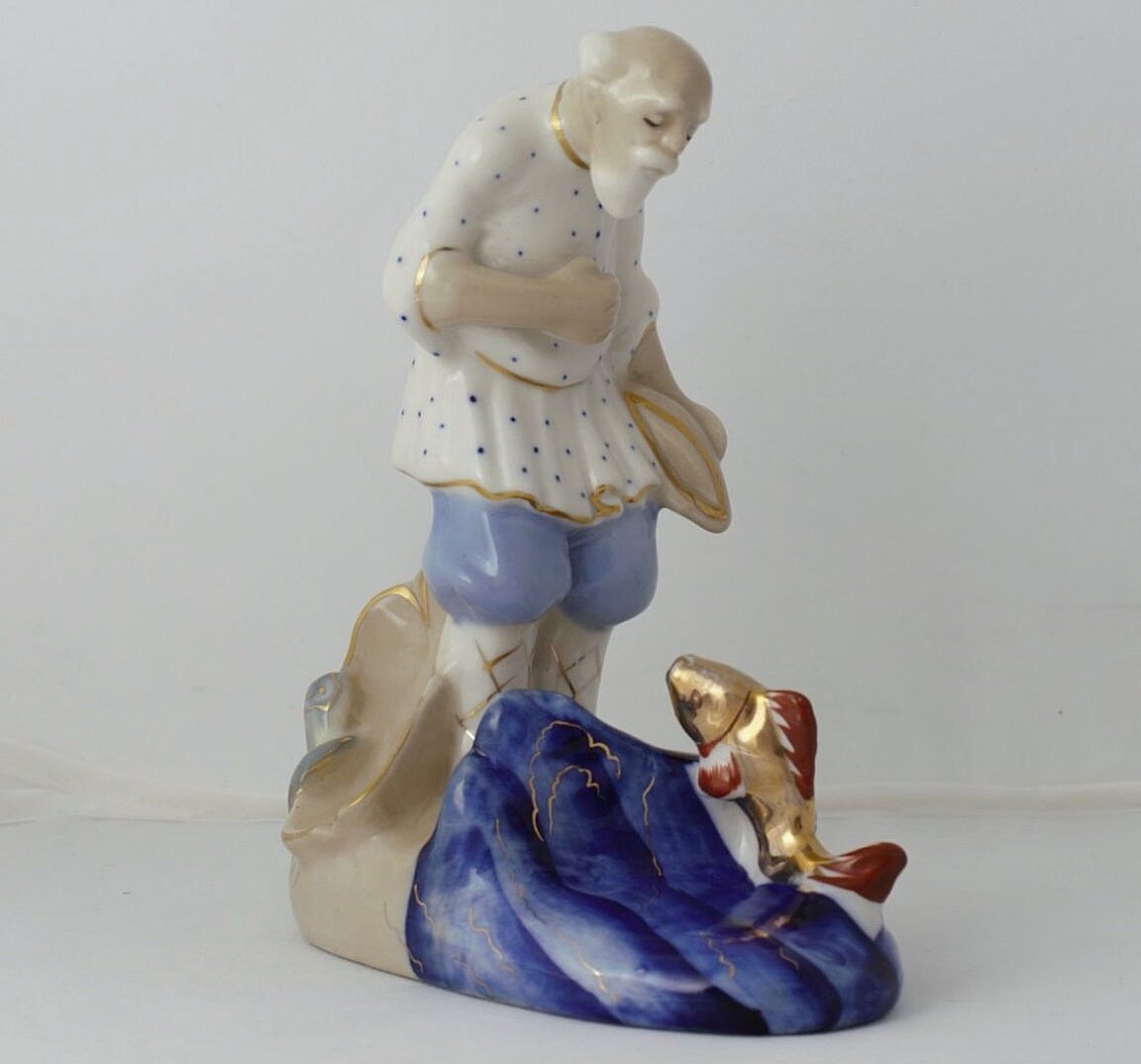 Статуэтка "Старик и Золотая рыбка". Автор - Л. Азарова  Гжель 1950-60 гг., https://ru.bidspirit.com