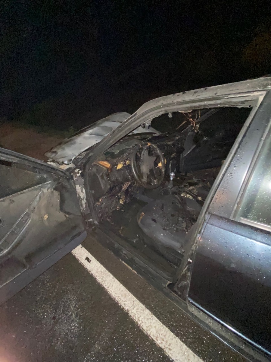    Едва не сгорел дотла. На дороге около села Шарлык вспыхнул автомобиль «Audi 80» Кристина Просвиркина
