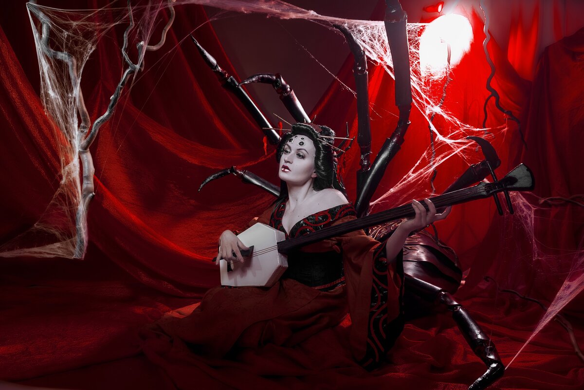 Фандом - японская мифология. Персонаж - Дзёрогумо и Мико
Косплееры - Анами https://vk.com/anamiexl и Мари https://vk.com/id50580269
Фотограф - Liberty world photo https://vk.com/libertyworldphoto
Локация - Арт-пространство и прокат одежды "Закрома" https://vk.com/prokat_zakroma